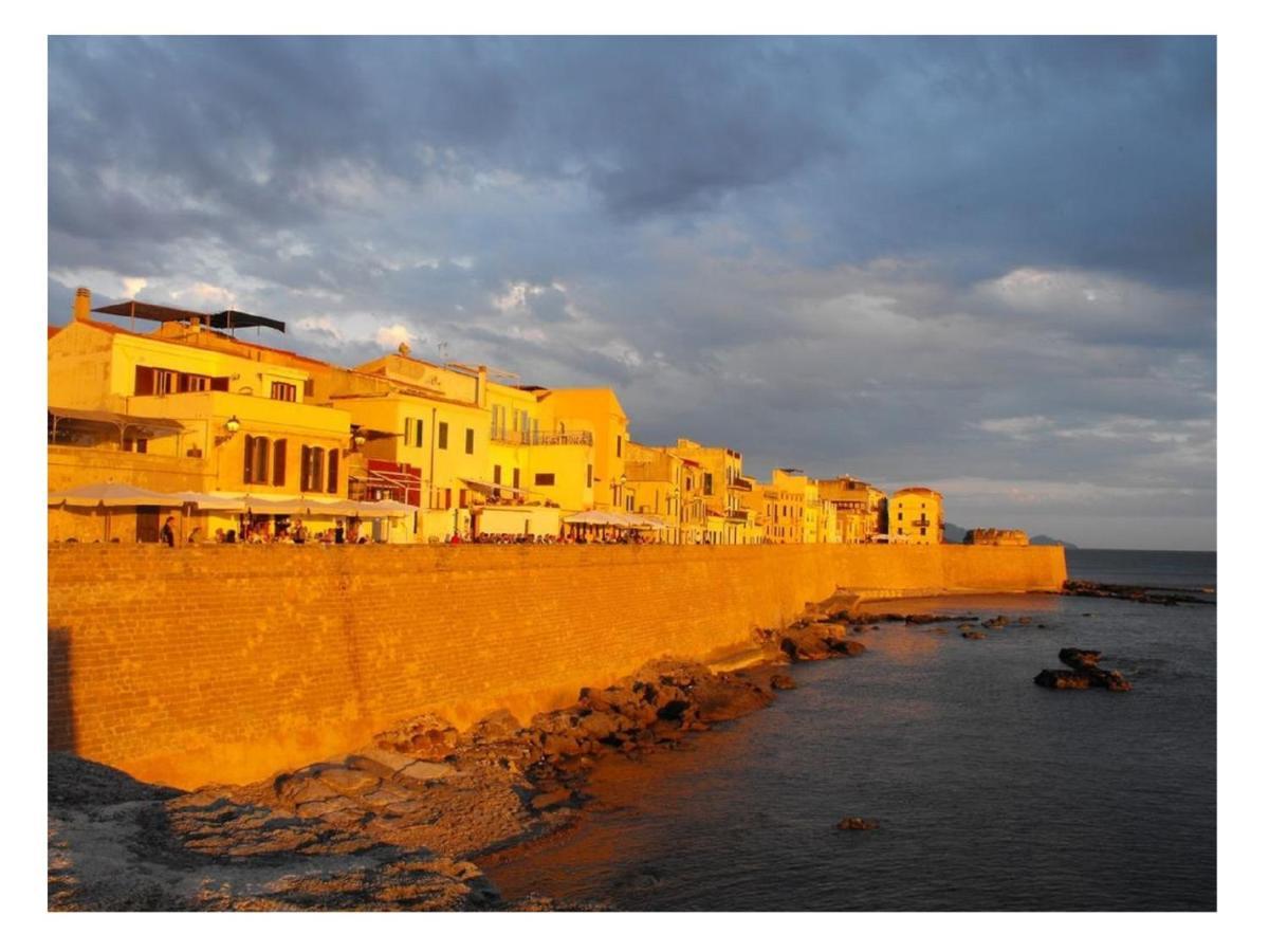 Appartamento In Centro Fronte Spiaggia Del Lido Con Terrazza Vista Mare E Wi-Fi Alghero Exteriör bild