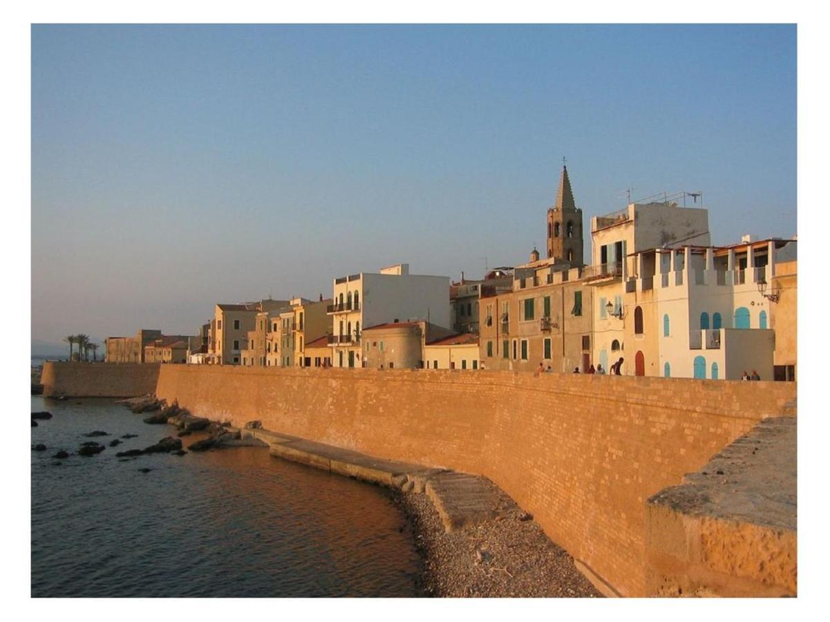 Appartamento In Centro Fronte Spiaggia Del Lido Con Terrazza Vista Mare E Wi-Fi Alghero Exteriör bild