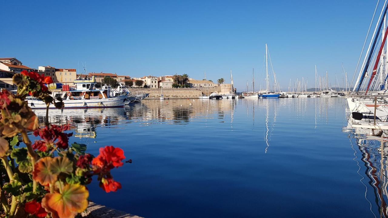 Appartamento In Centro Fronte Spiaggia Del Lido Con Terrazza Vista Mare E Wi-Fi Alghero Exteriör bild