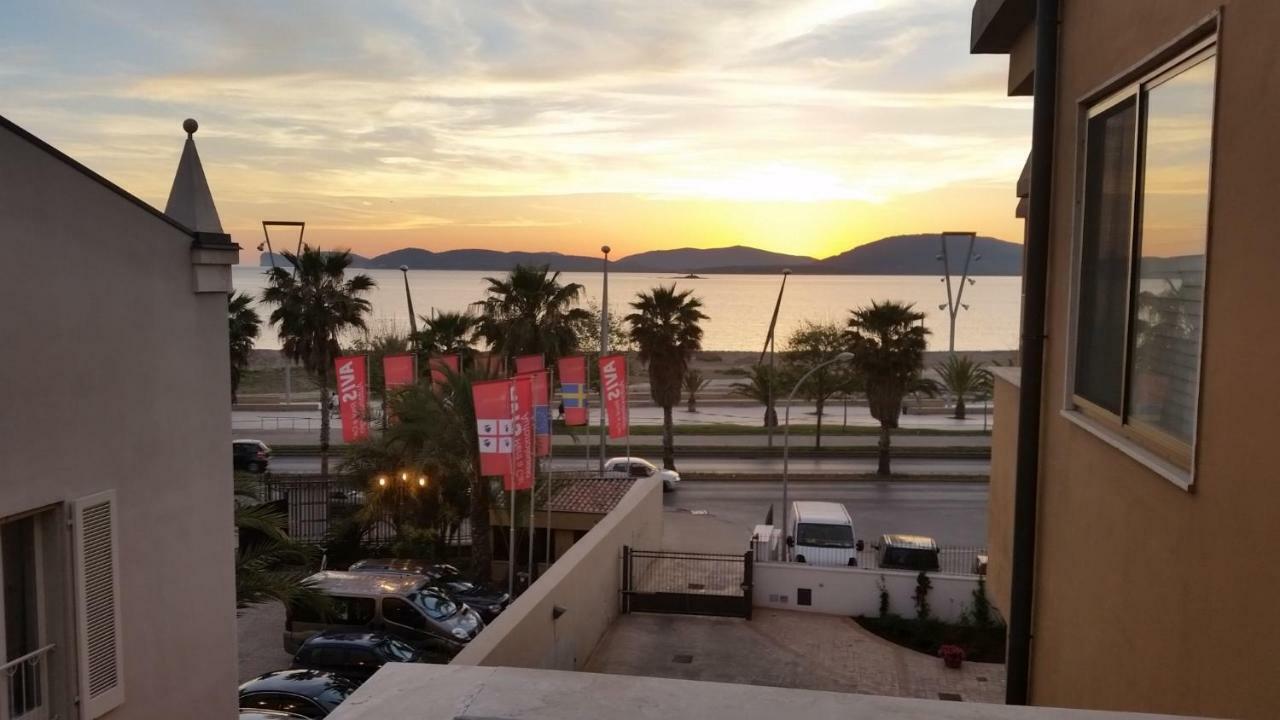 Appartamento In Centro Fronte Spiaggia Del Lido Con Terrazza Vista Mare E Wi-Fi Alghero Exteriör bild